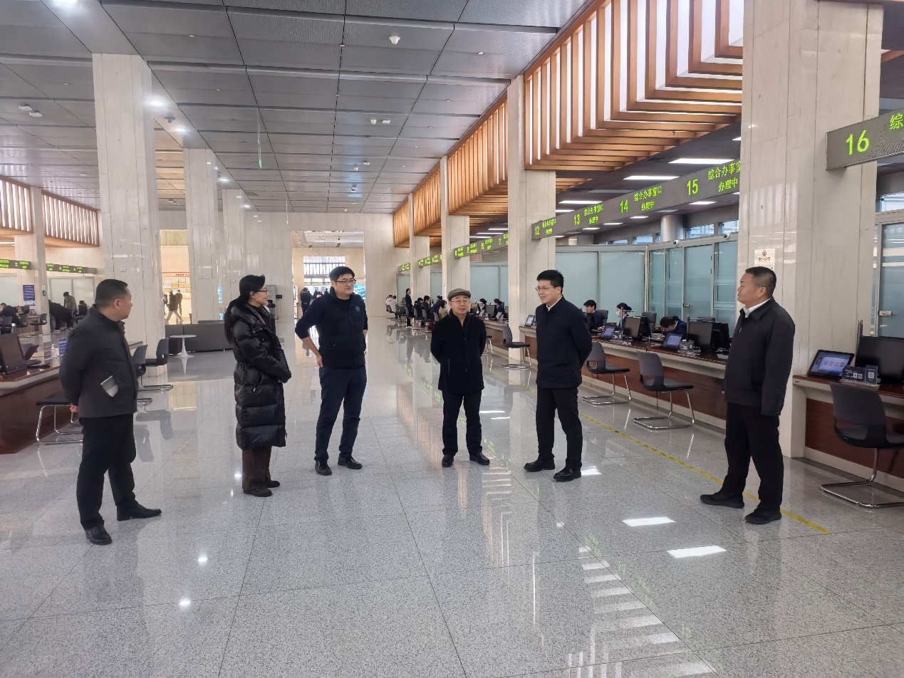 栾建章主任带队赴外服公司调研并听取意见建议