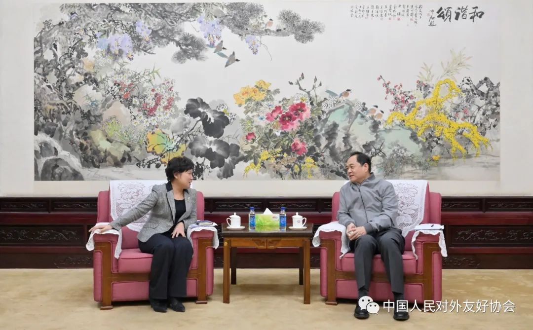 中国人民对外友好协会会长杨万明会见天津市副市长张玲一行