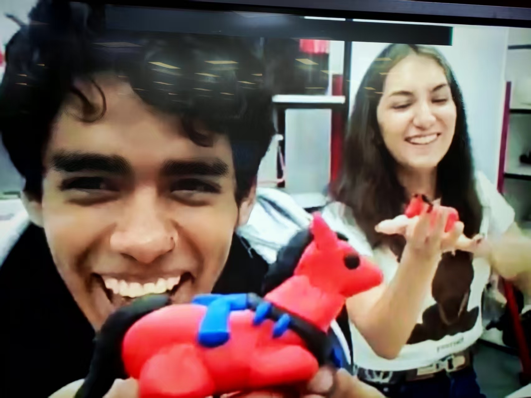 津卡少年泥塑结缘 非遗互鉴新春同欢