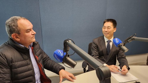 驻智利大使牛清报接受智利合作社电台“中国现象”栏目专访