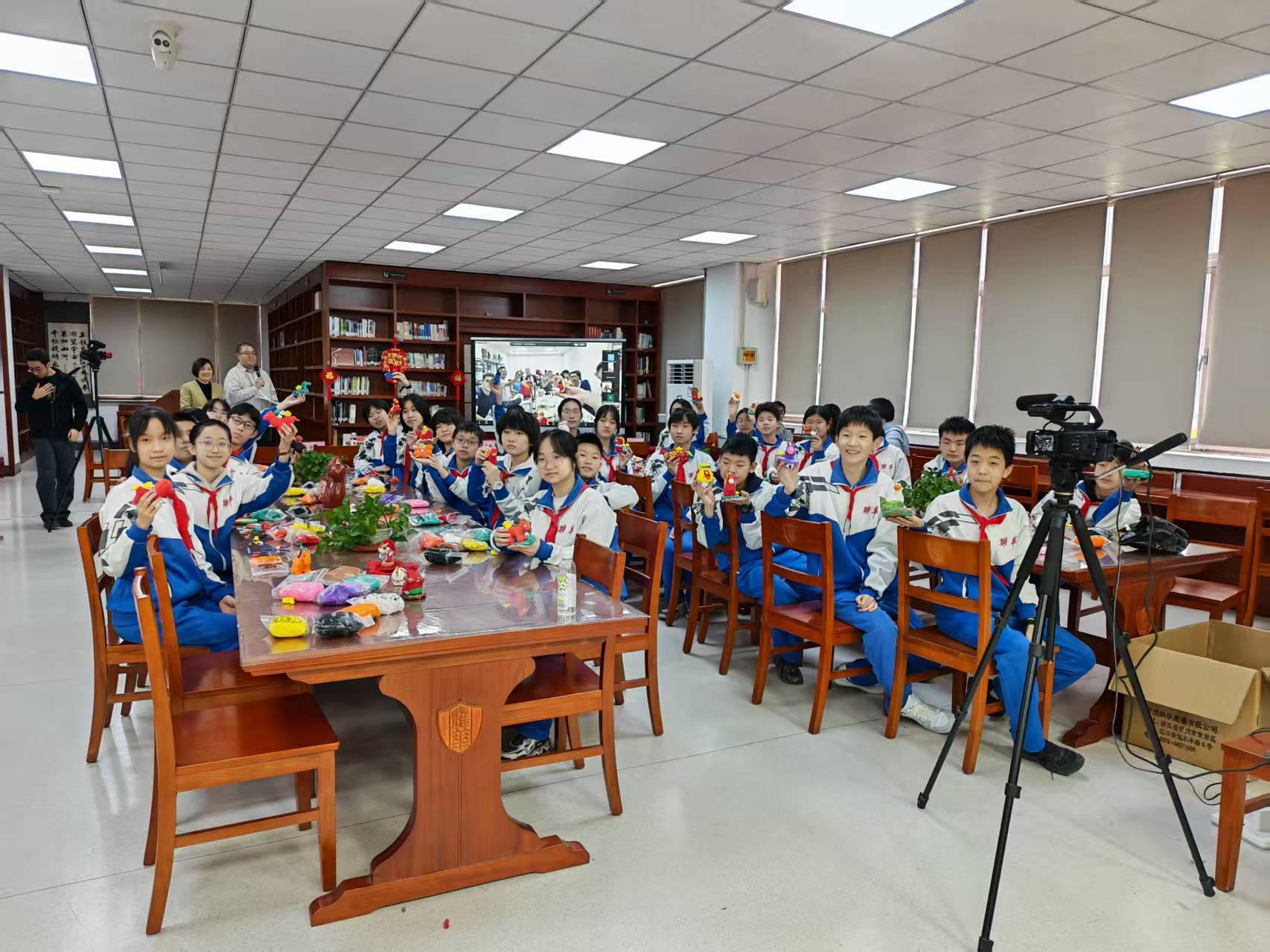 津卡少年泥塑结缘 非遗互鉴新春同欢